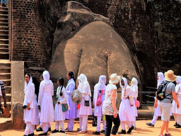 LA ROCA DE SIGIRIYA  - POLONNARUWA - SAFARI EN MINNERIYA