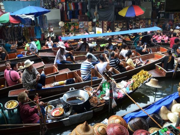 BANGKOK - MERCADO SOBRE LA VÍA, MERCADO FLOTANTE Y RÍO KWAI + NOCHE EN CABAÑA FLOTANTE