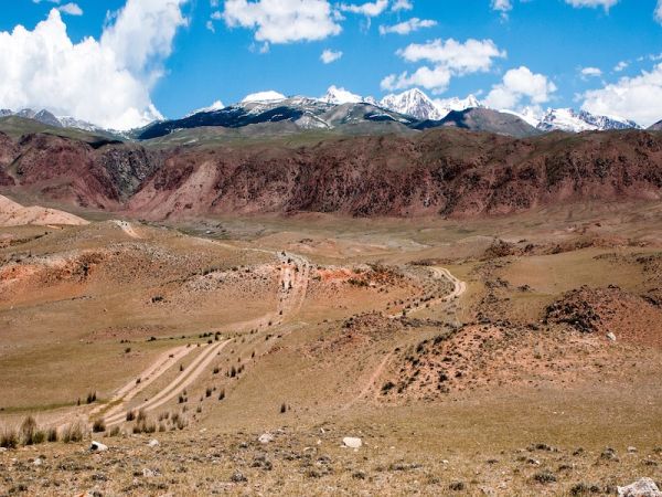 LAGO ISSYK KUL - VALLE DE KARKARA (200 KM / 3-4 HORAS)