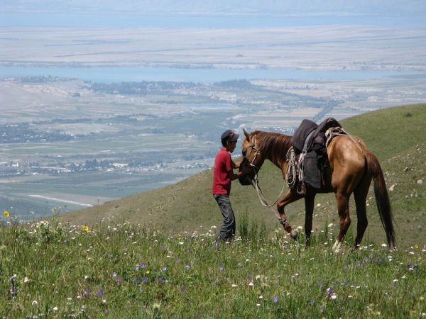 VALLE DE KARKARA - CIUDAD DE KARAKOL (120 KM / 3 HORAS) 