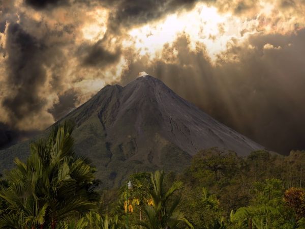 PUERTO VIEJO – VOLCÁN ARENAL