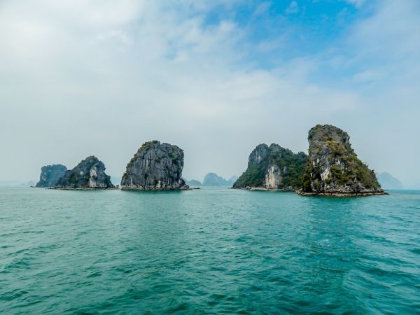 BAHÍA DE HALONG - HANOI - VUELO A DANANG