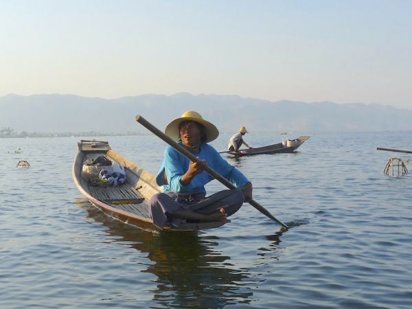 LAGO INLE - MUELLE NYAUNG SHWE - HEHO - YANGÓN