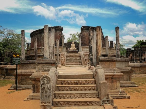 SIGIRIYA - SIGIRIYA ROCK - POLONNARUWA - SIGIRIYA