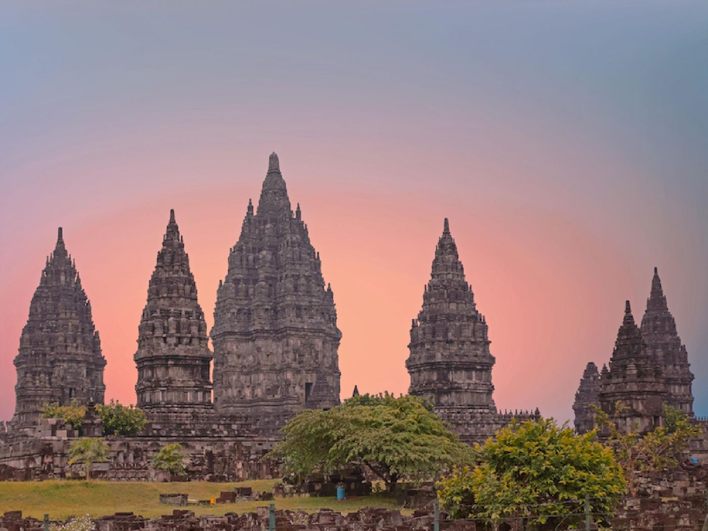 Templos y volcanes de Java